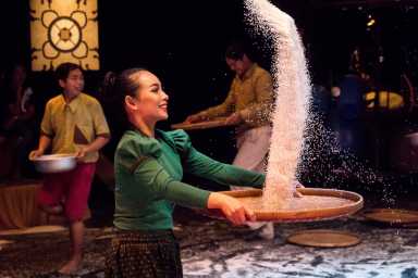 White Gold 1 __ Credit_ Ranuth YUN __ Artists_ Ratha POV, Sreynuth OEURN, Vanny CHHOERM