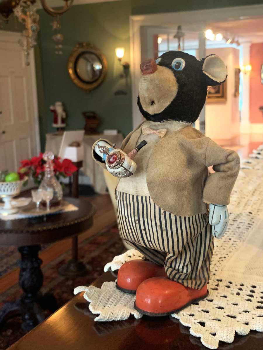12-1 Toys & Banks Scavenger Hunt