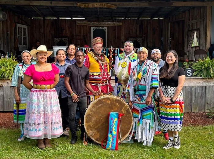Members of the Lunaapeew/Lenape communit