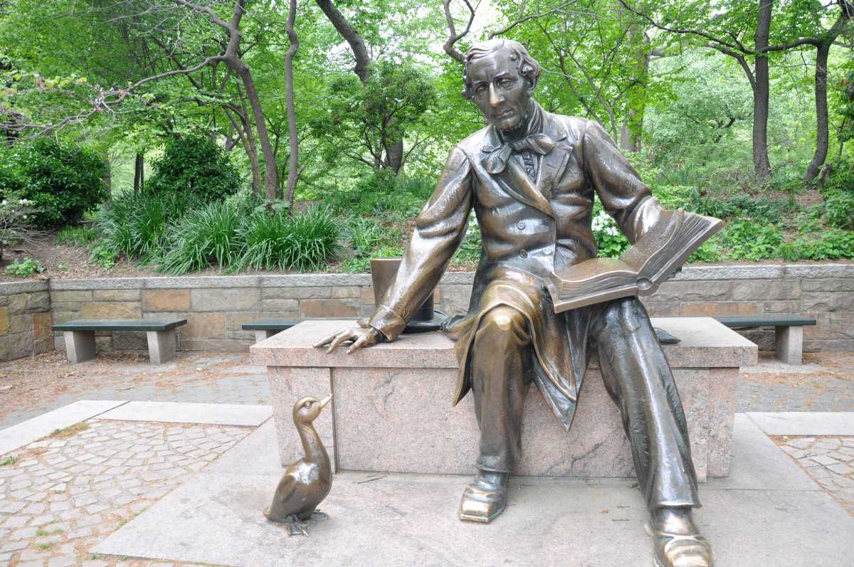 Hans Christian Andersen and the Ugly Duckling