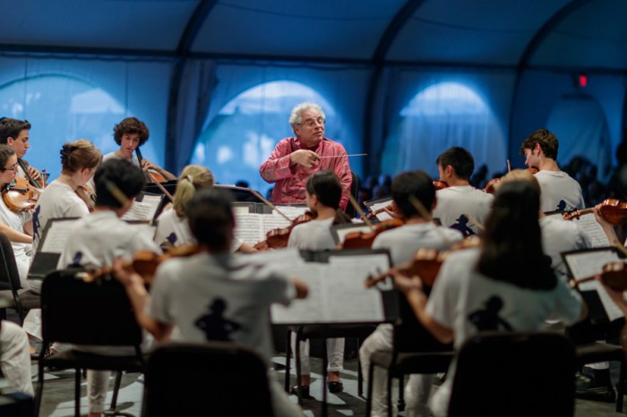 Maestro Itzhak Perlman and Chorus Master