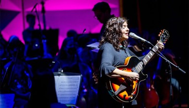 luca-mundaca-performing-with-guitar-and-orchestra