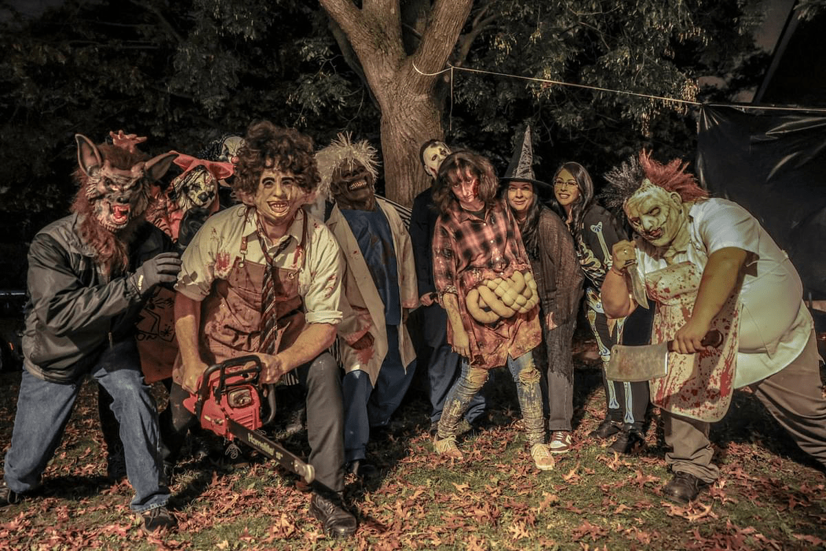 DH Haunted House picture 2023 crew