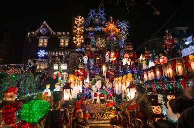 Brooklyn Dyker Heights Walking Christmas Lights Tour