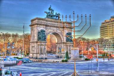 Brooklyns Largets Menorah