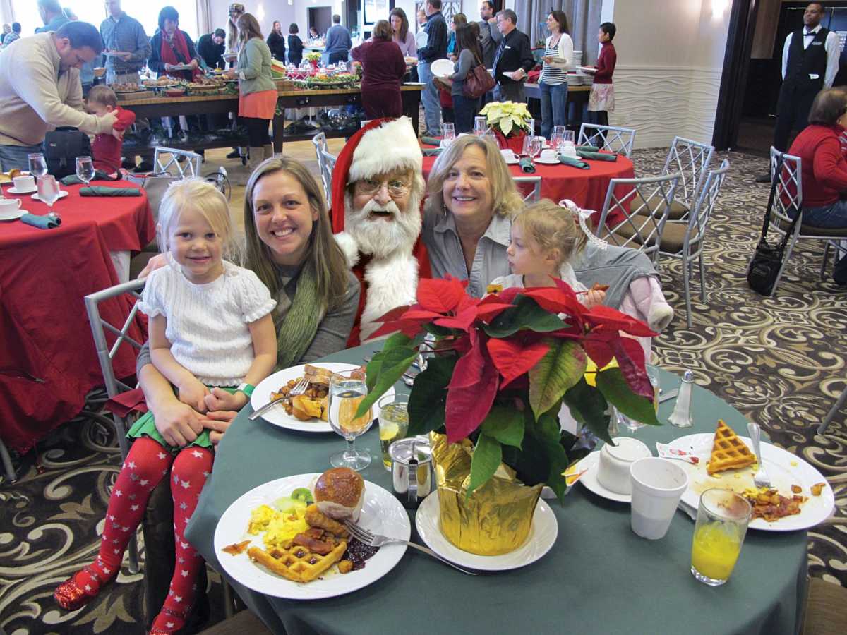 Small-Santa-Brunch-with-Collette-and-family