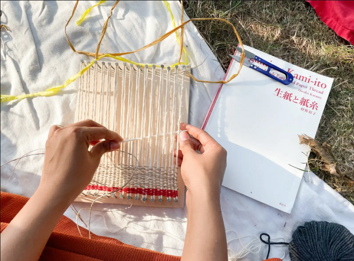 Tapestry weaving workshop taught in Chin