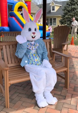 Easter bunny at the Shoppes