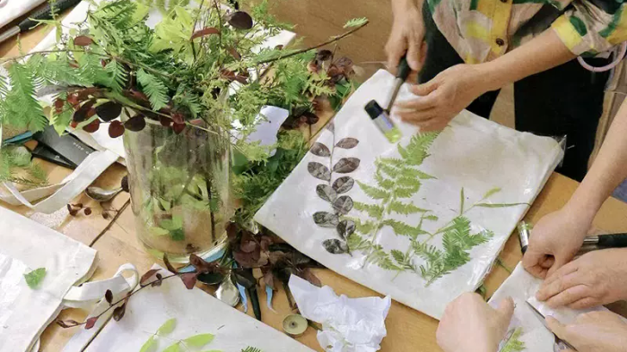 In this workshop with artist and educato