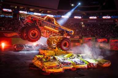 lif-calendar-Hot-Wheels-Monster-Trucks-Live-Glow-N-Fire-2025-08