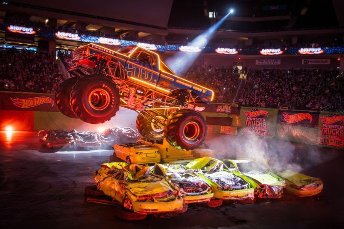 lif-calendar-Hot-Wheels-Monster-Trucks-Live-Glow-N-Fire-2025-08