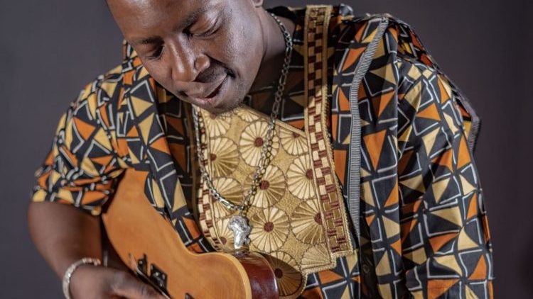 Vieux-Farka-Toure-8-photo-by-Kiss-Diouara-scaled-qx7eqrn9pm5caxrlp9hxpjcopj6pja1canxw6czwss