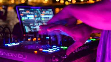 dj boat