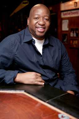 Color Headshot HiRes – Sherrod Small