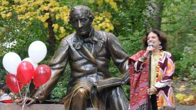 Laura and HCA Statue