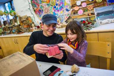 wave-hill_Family-Art-Project-Family-Puppets_credit-Joshua-Bright