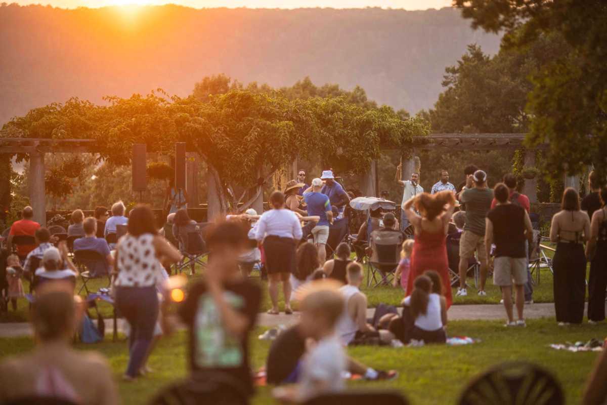 wave-hill_Sunset-Wednesdays-2024_credit-Dave-Sanders_md