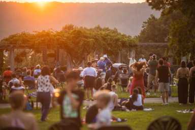 wave-hill_Sunset-Wednesdays-2024_credit-Dave-Sanders_md