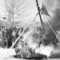 STILL_TheFiveDemands_CourtesyIcarusFilms_Effigy_burning