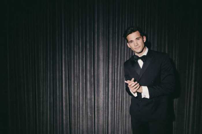 Singer-songwriter Dez Duron brings his s