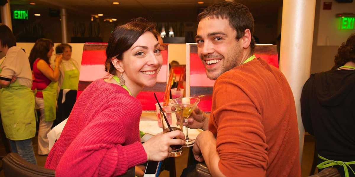 Paint Nite Holiday Buzz