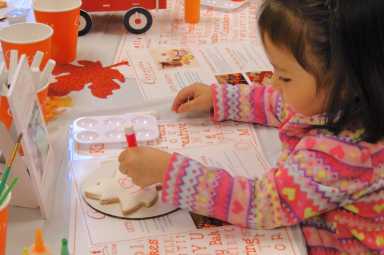 holiday cookie decorating