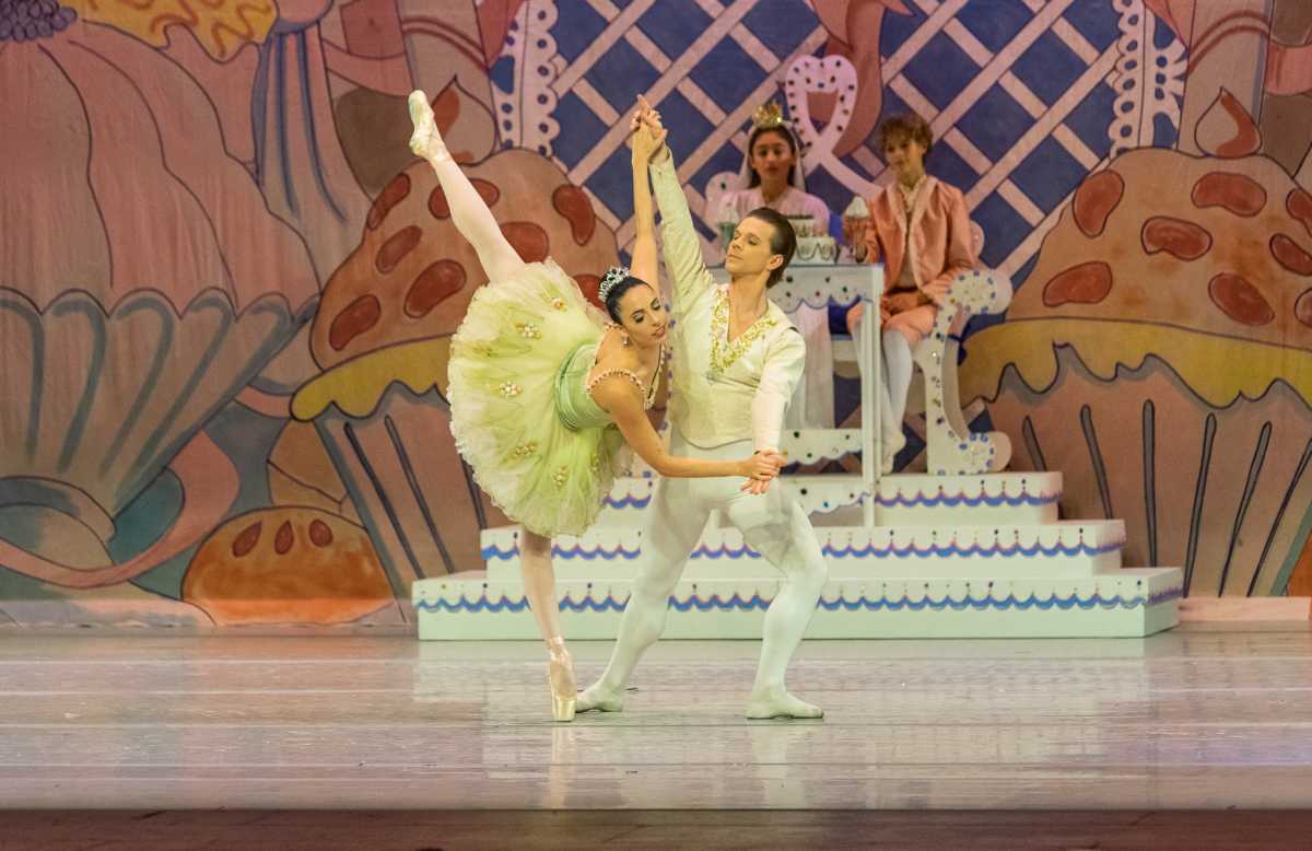 Brittany Pollack and Daniel Ulbricht of NYCB in NYDT Nutcracker crdt_Angel A. Perez.jpeg