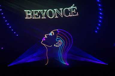 event-2025-12-laser-beyonce-2048×1365