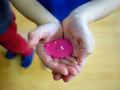 Hands painted(children’s hand in hand)