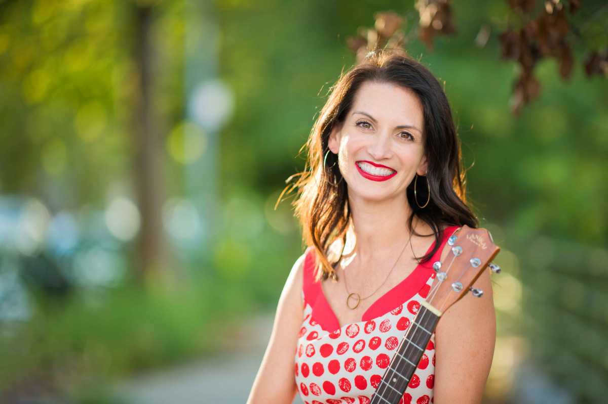 24-03-09 Suzi Shelton photo by Meredith Zinner Photography PROMO 001 (1)